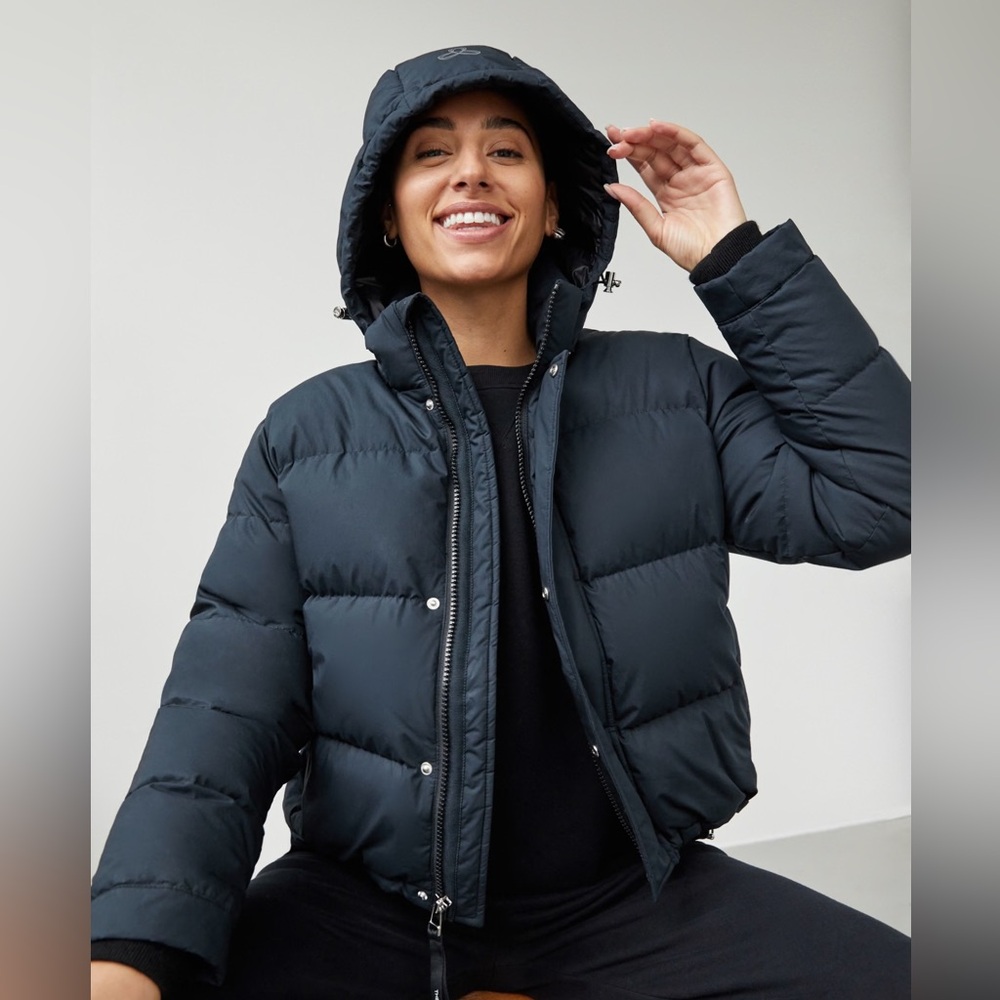Aritzia Black Super Puff Shorty